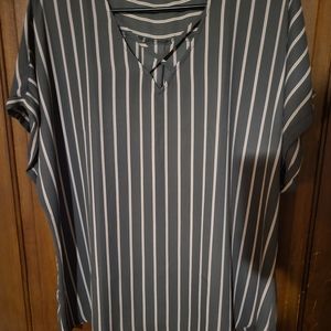 Mauruces Womens Striped Gray Vneck Blouse 2XL Short Sleeve